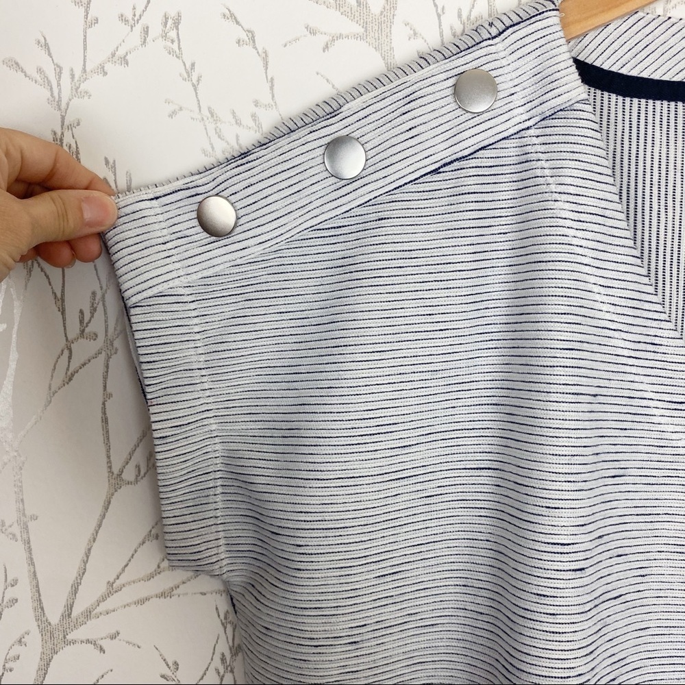 JONES NEW YORK Textured With Button Detail Top L - Picture 7 of 9